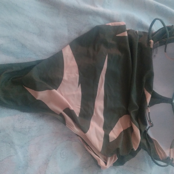 NEW MATTESWIM ONE PIECE SWIMSUIT - Picture 2 of 5